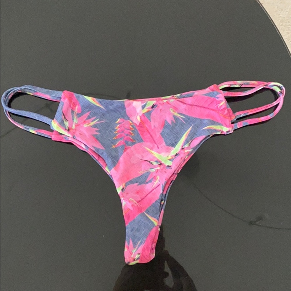 Lychee never been worn bikini cheeky bottoms